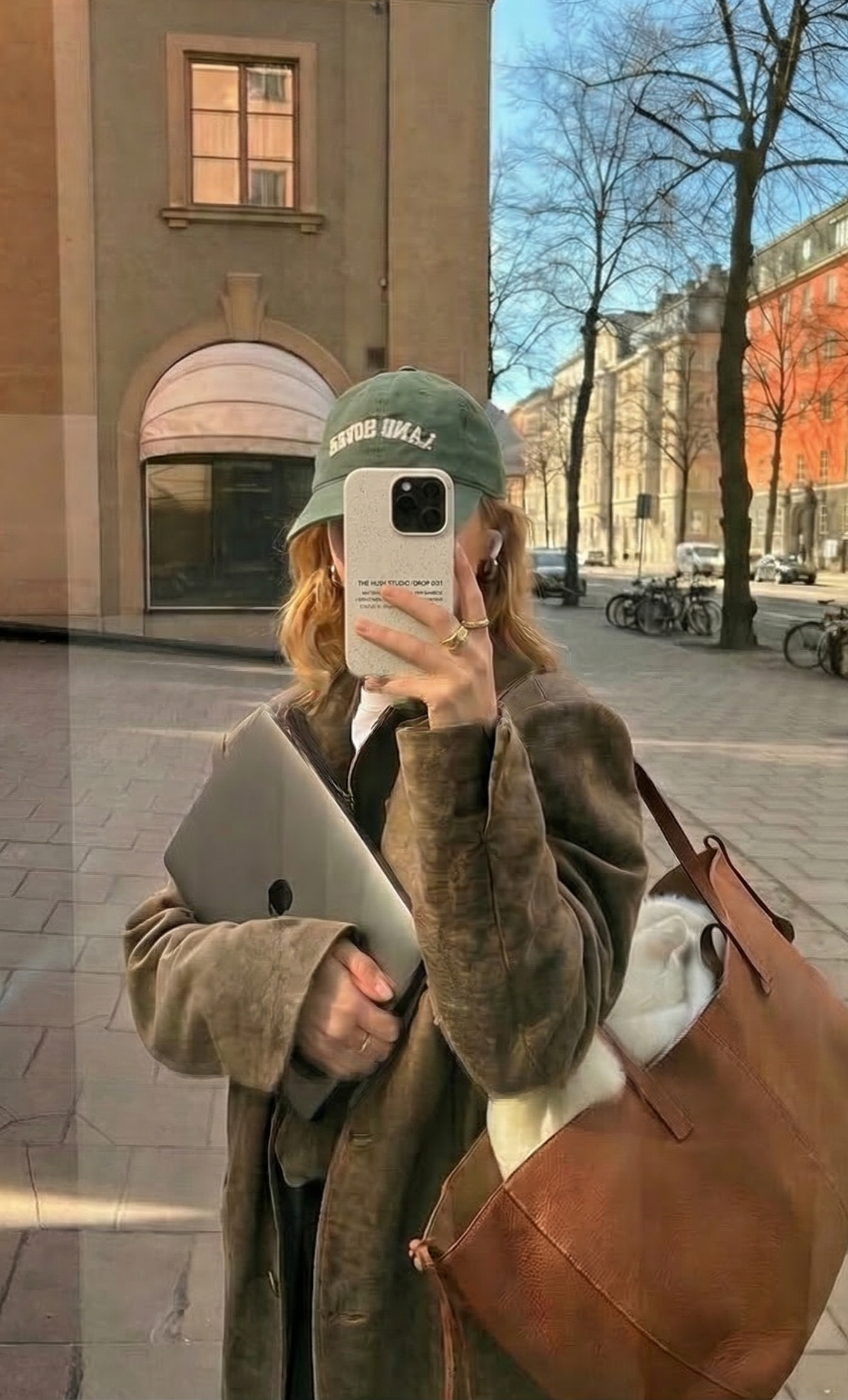 001 | The Manifesto Case